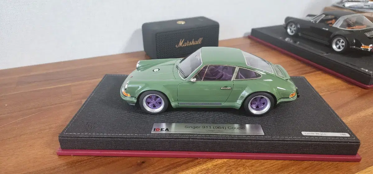 1:18 Die-cast Singer Porsche