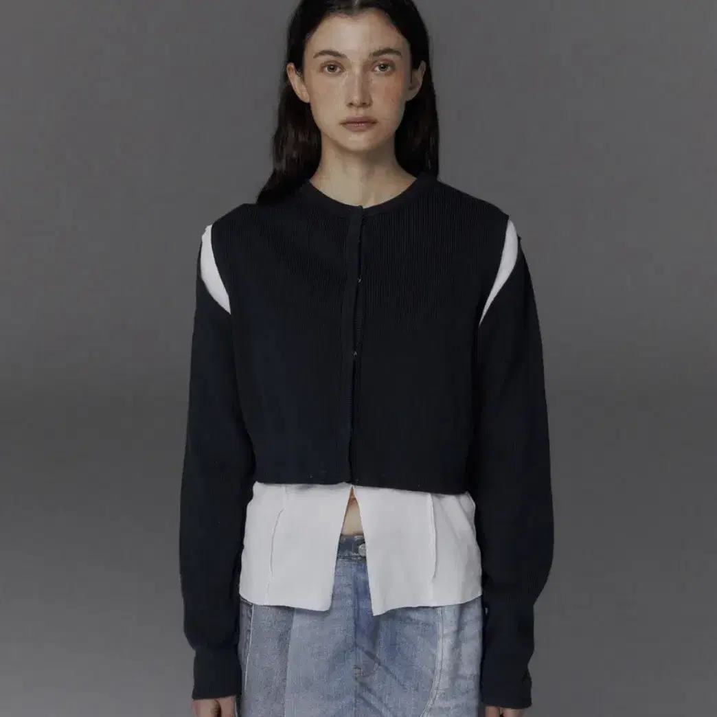 스튜디오테이블 SLIT CROPPED CARDIGAN