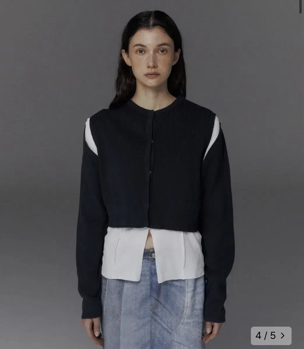 스튜디오테이블 SLIT CROPPED CARDIGAN