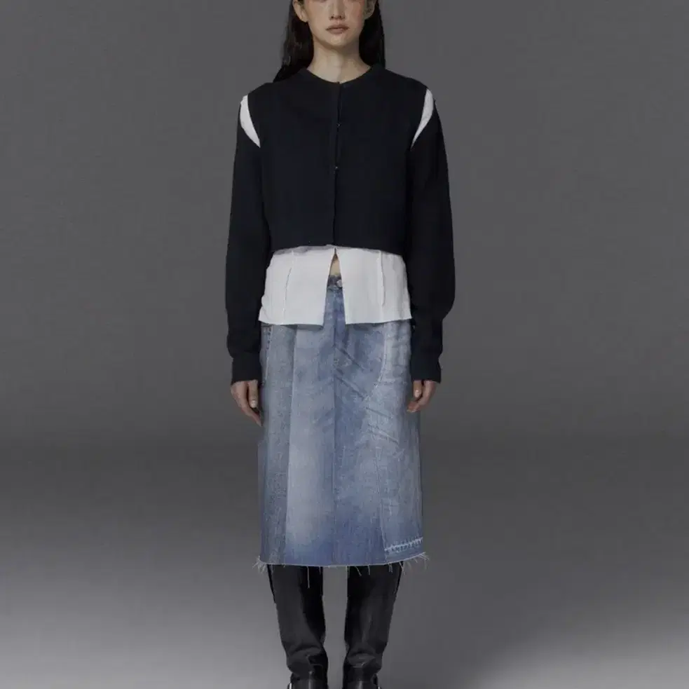 스튜디오테이블 SLIT CROPPED CARDIGAN