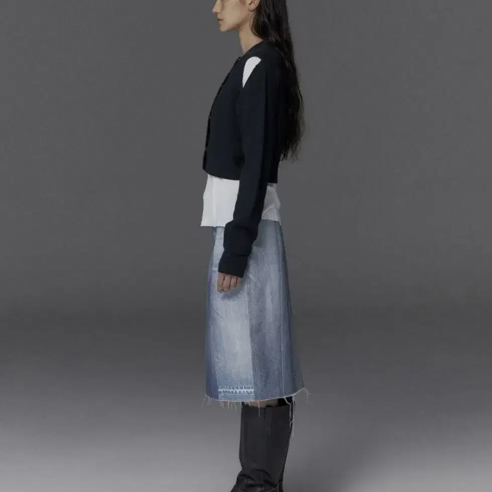 스튜디오테이블 SLIT CROPPED CARDIGAN