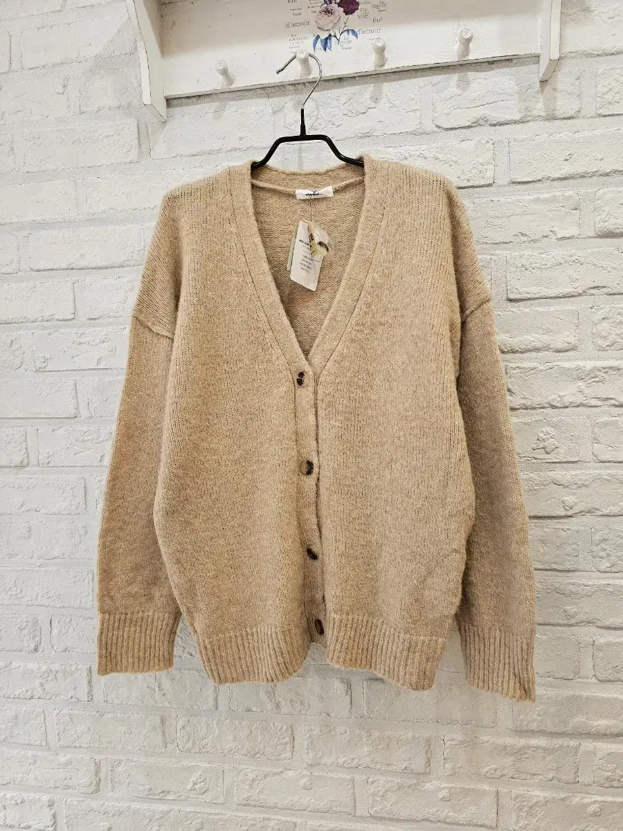 Nicoand.beige cardigan (Free)