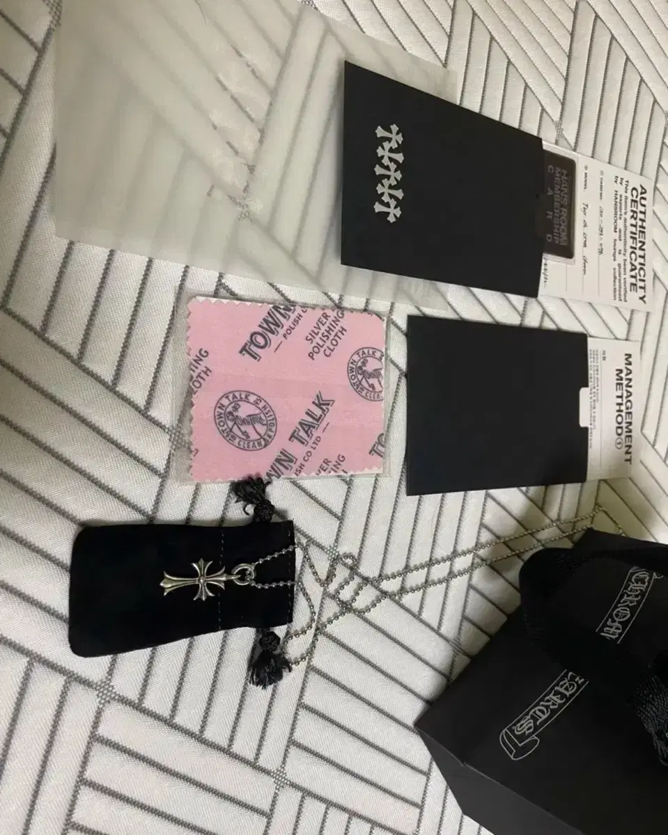 Chrome Hearts Tiny Cross