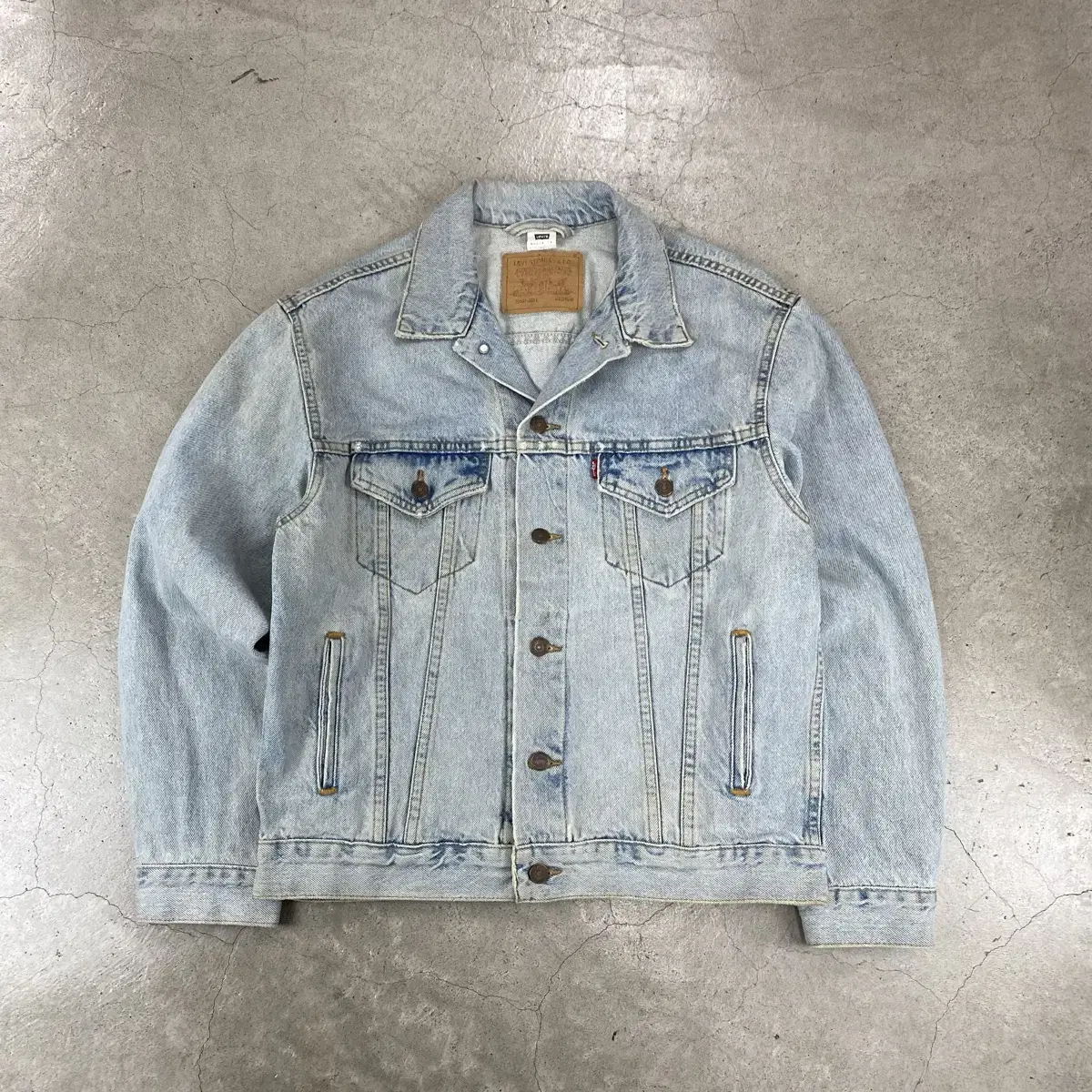 90s Levi's Vintage Denim Trucker Jacket (100)