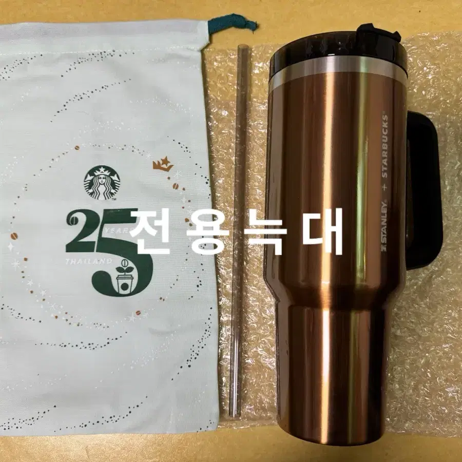 스타벅스 태국 스탠리 켄처 텀블러 40oz 1183ml 블랙 골드