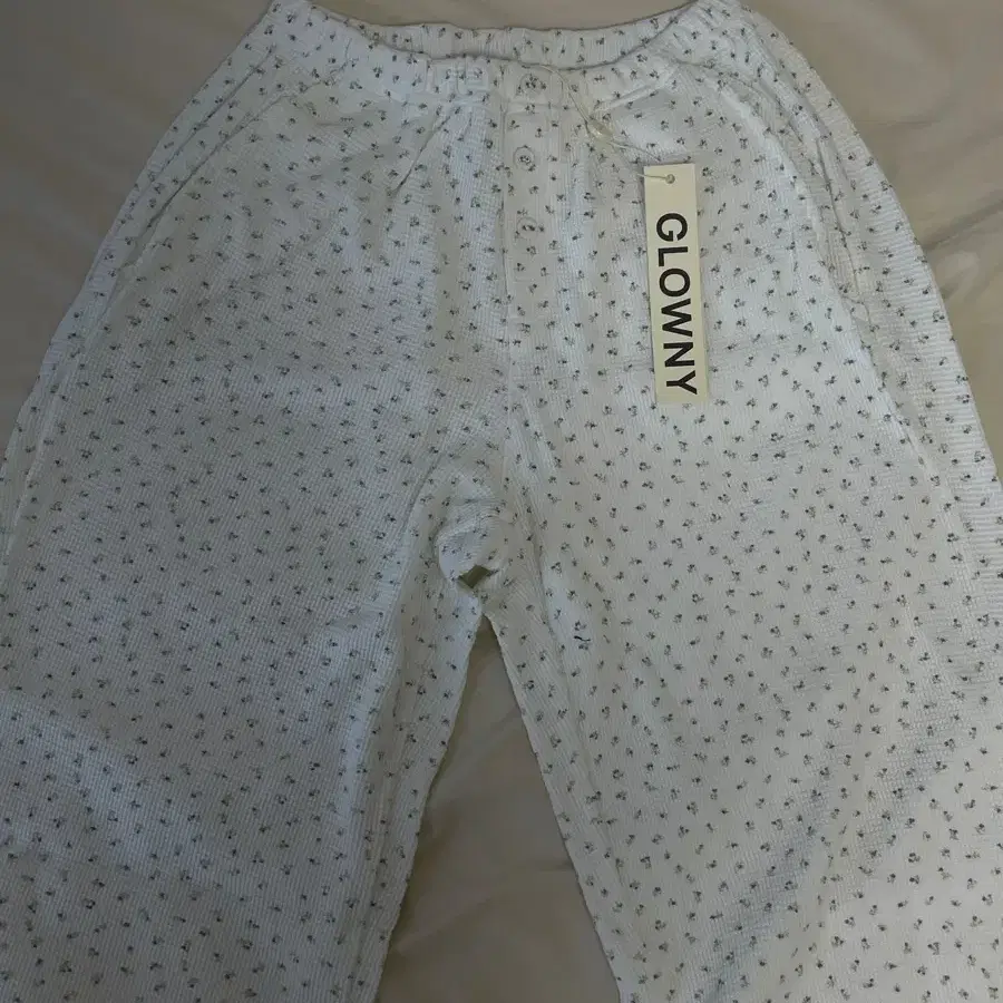 76. 글로니 PROVINCE EYELET PANTS (CREAM)