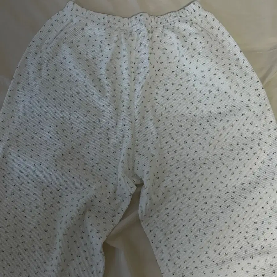 76. 글로니 PROVINCE EYELET PANTS (CREAM)