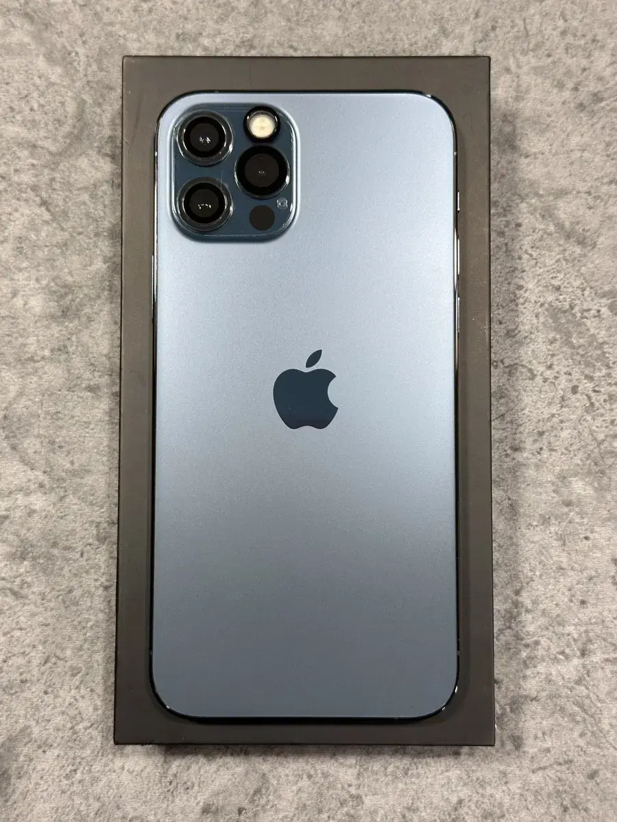 [For Sale] iPhone 12 Pro 256. Sierra Blue. Full protection+case+tempered yuri, etc.