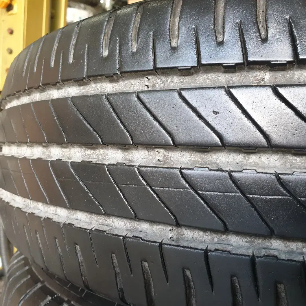 중고타이어 미쉐린타이어 아질리스3 215/70R16 4본 한대분 세트