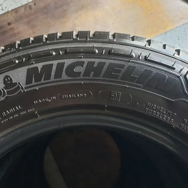 중고타이어 미쉐린타이어 아질리스3 215/70R16 4본 한대분 세트