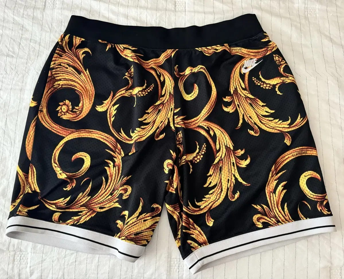 [L] Supreme Nike Pomposity Shorts