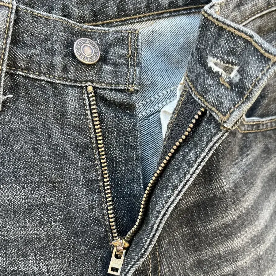 (28)00s 517 Vintage Levis