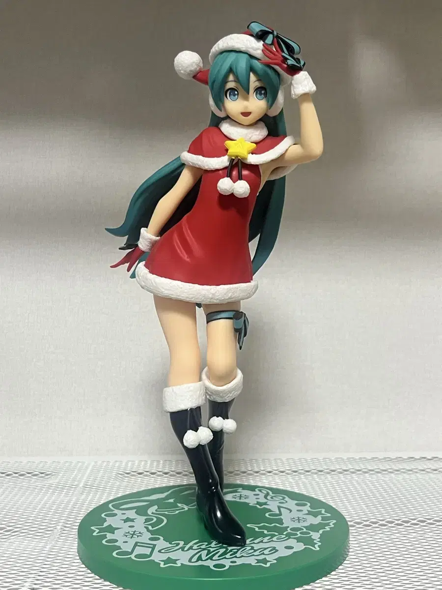 Hatsune Miku San Figures