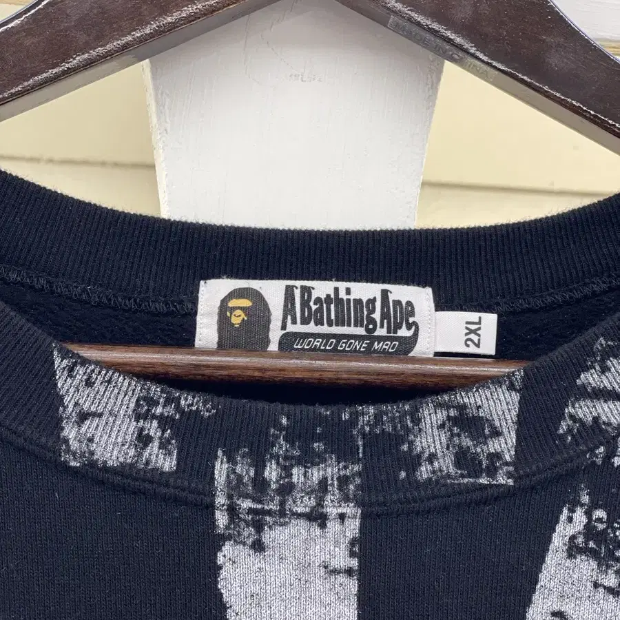 BAPE Big college crewneck black 베이프 크루넥