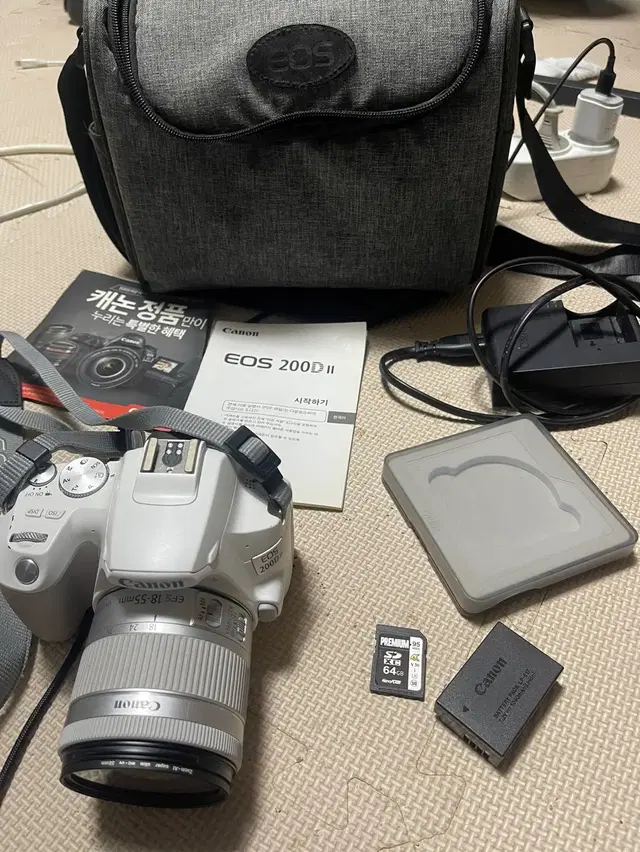 캐논 EOS 200D 화이트 (번들렌즈 렌즈 뚜껑x) 팔아요