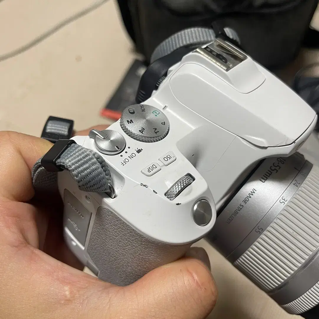 캐논 EOS 200D 화이트 (번들렌즈 렌즈 뚜껑x) 팔아요