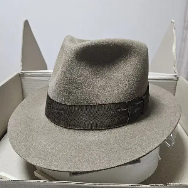 아쿠브라 Akubra Federation VI, 60 Large