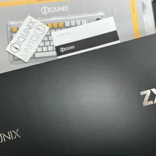 IQUNIX ZX75 풀윤활 키보드 판매합니다.