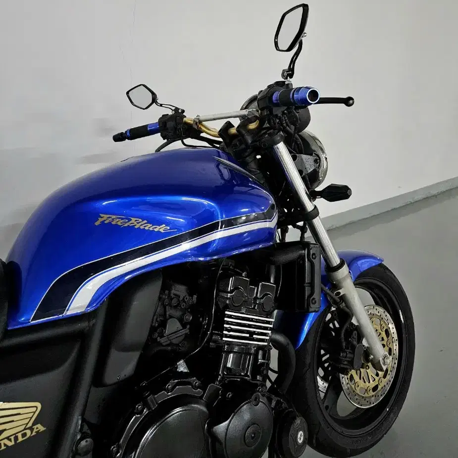 혼다 CB 400 SF 모델 팝니다