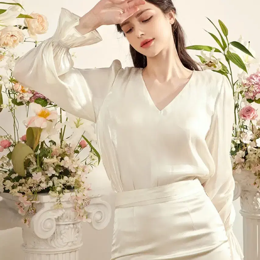 그레이스유 Daisy Satin Blouse 데이지 새틴 블라우스