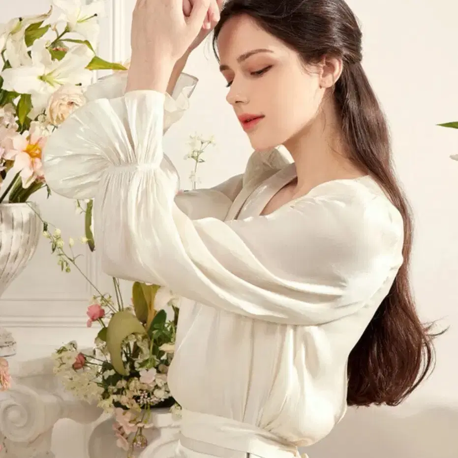 그레이스유 Daisy Satin Blouse 데이지 새틴 블라우스