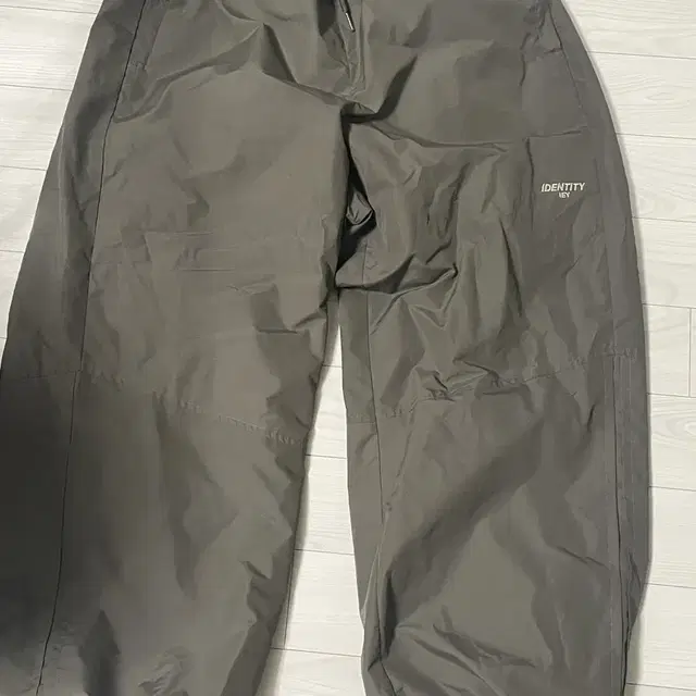 이에이 GAP NYLON PANTS Mud