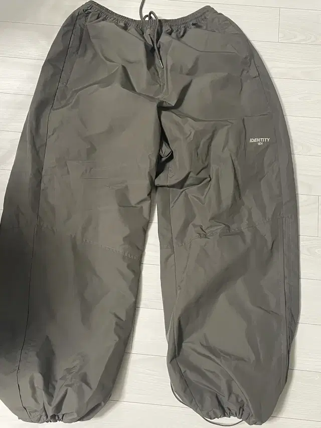 이에이 GAP NYLON PANTS Mud