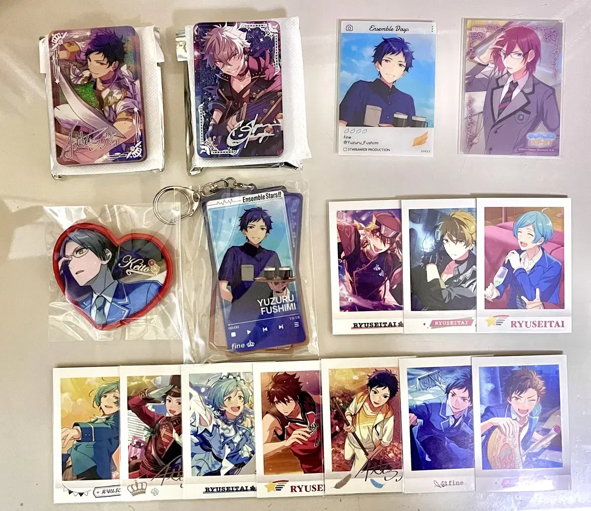 Angsta Yusukorota + Double-sided acrylic keyring + Heart cushion can badge + Jiryu Goods