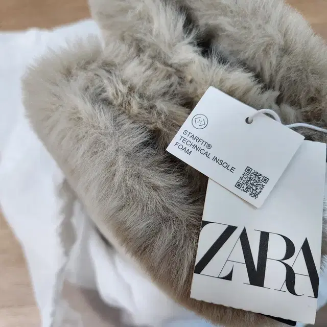 (이번주만)ZARA 퍼 부츠 fur boots(택달린 새상품)