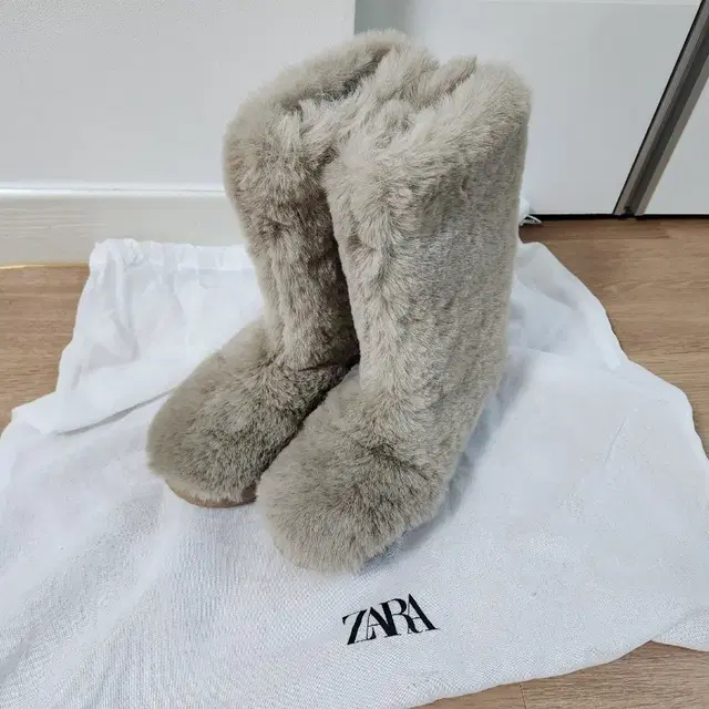 (이번주만)ZARA 퍼 부츠 fur boots(택달린 새상품)