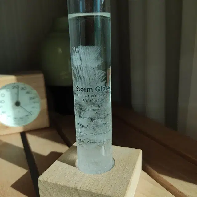 (날씨) 날씨 템포드롭 스톰 글라스 storm glass 기상예측 오브제