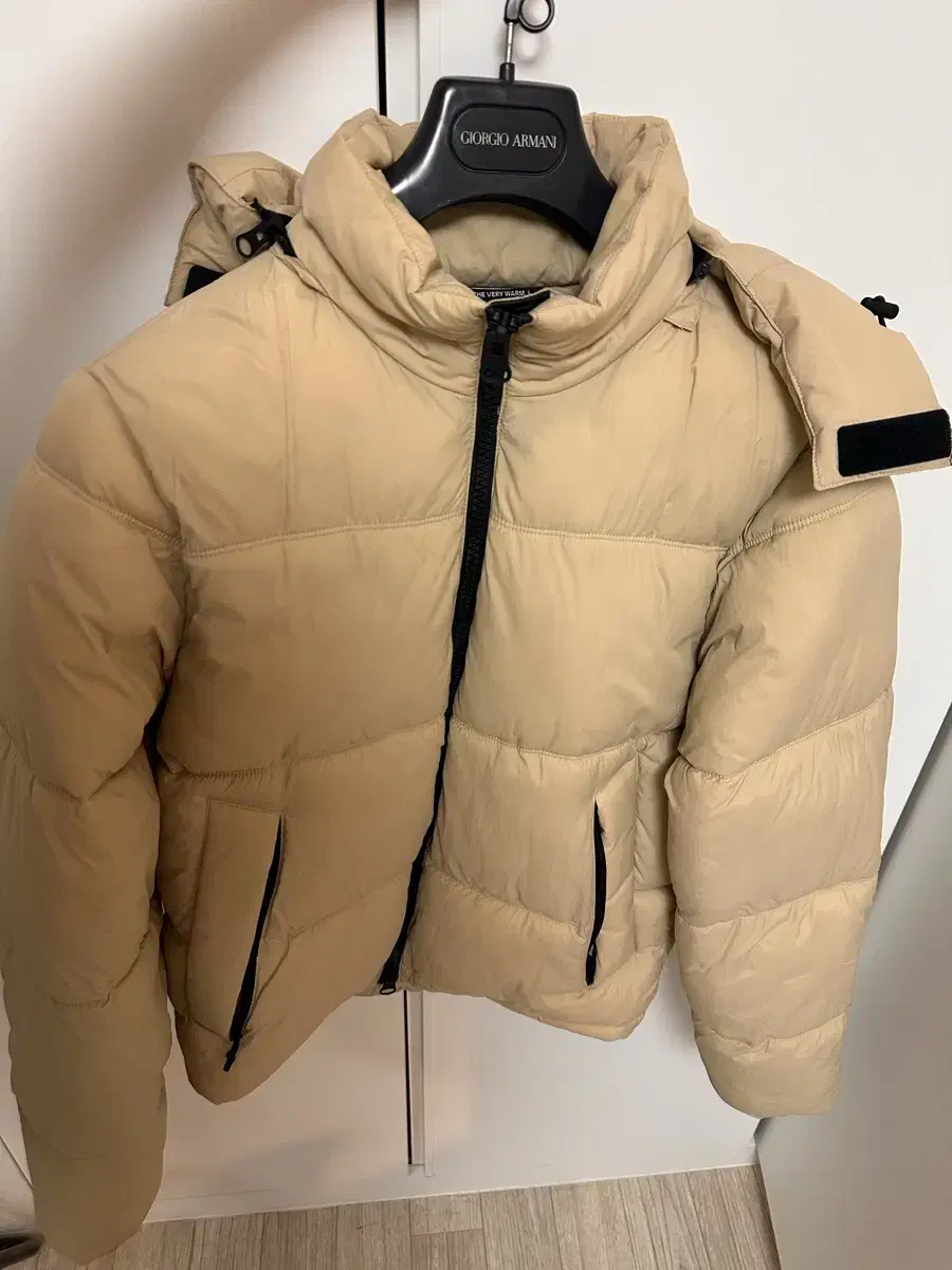 The very warm Puffer W/ Hood IN Cream xs