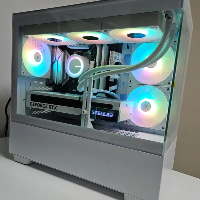 9800X3D 5070Ti 화이트 고사양 컴퓨터