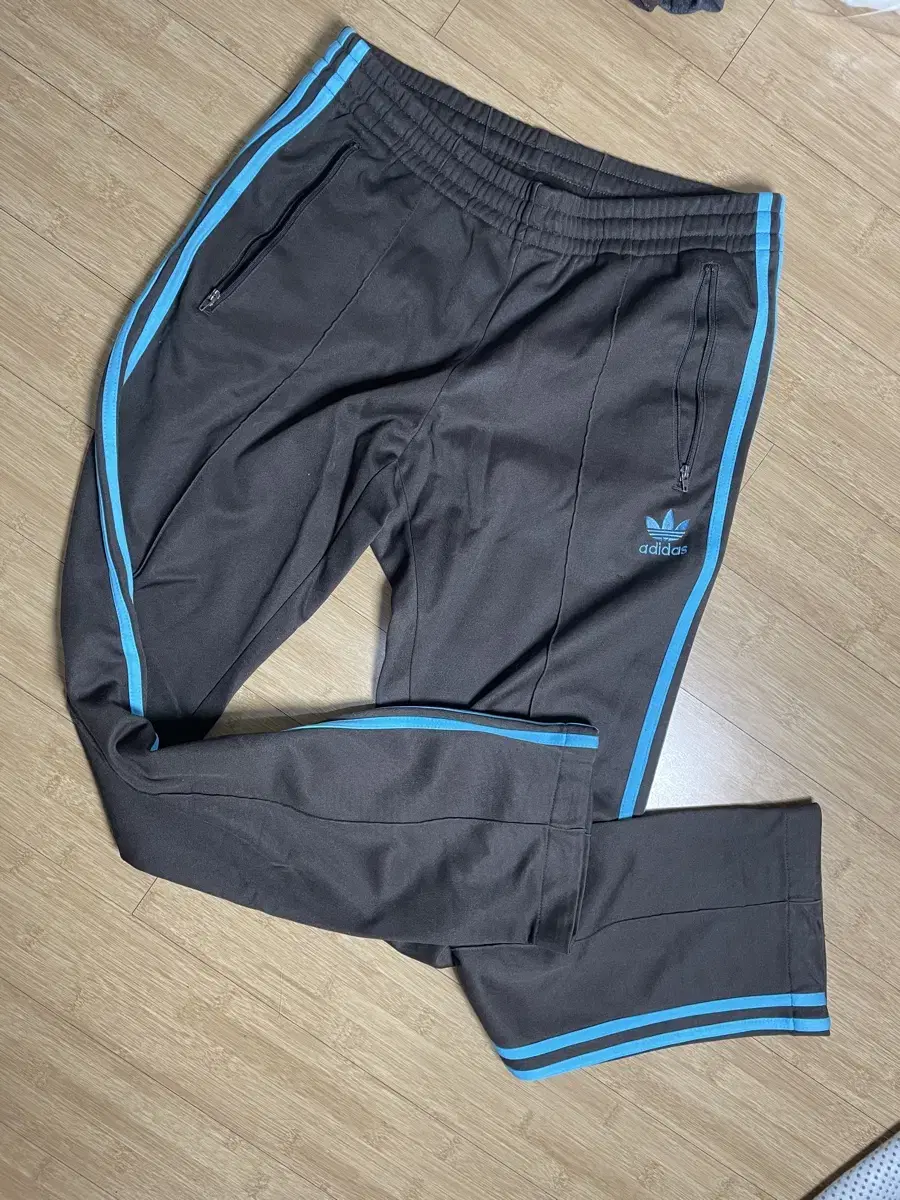 adidas rare mint chocolate pants size 105!!!