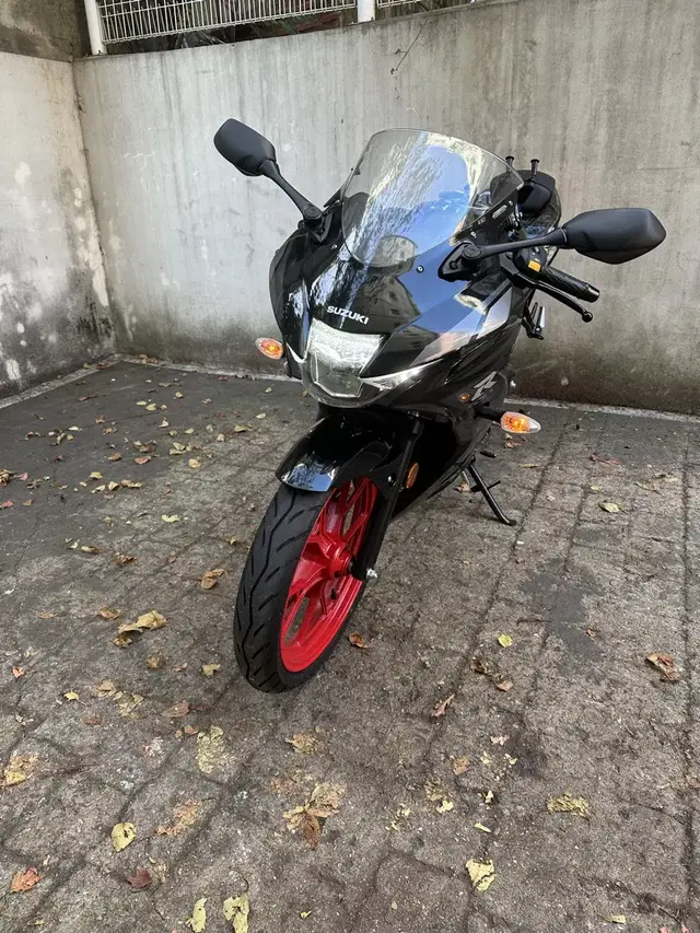 GSXR125 23년식 판매 합니다