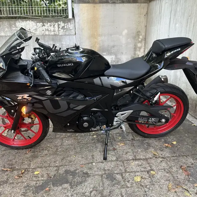 GSXR125 23년식 판매 합니다