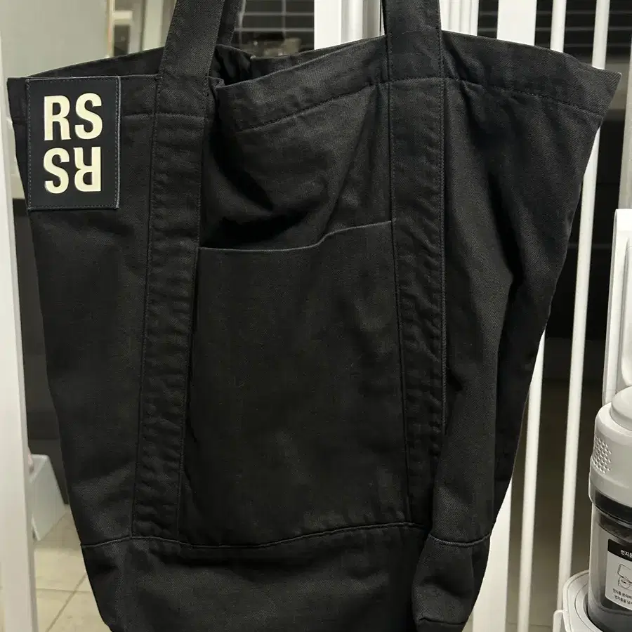 22SS 라프시몬스 Raf Simons RS 로고 레더 패치 토트백 블랙