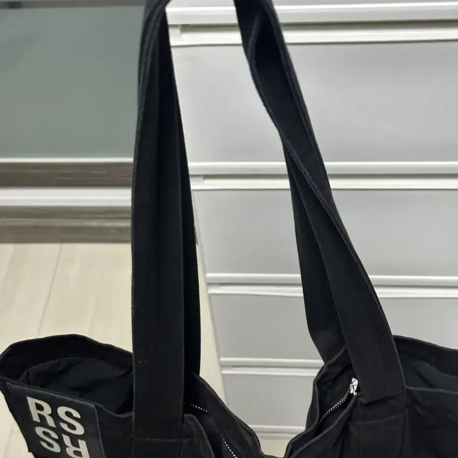 22SS 라프시몬스 Raf Simons RS 로고 레더 패치 토트백 블랙