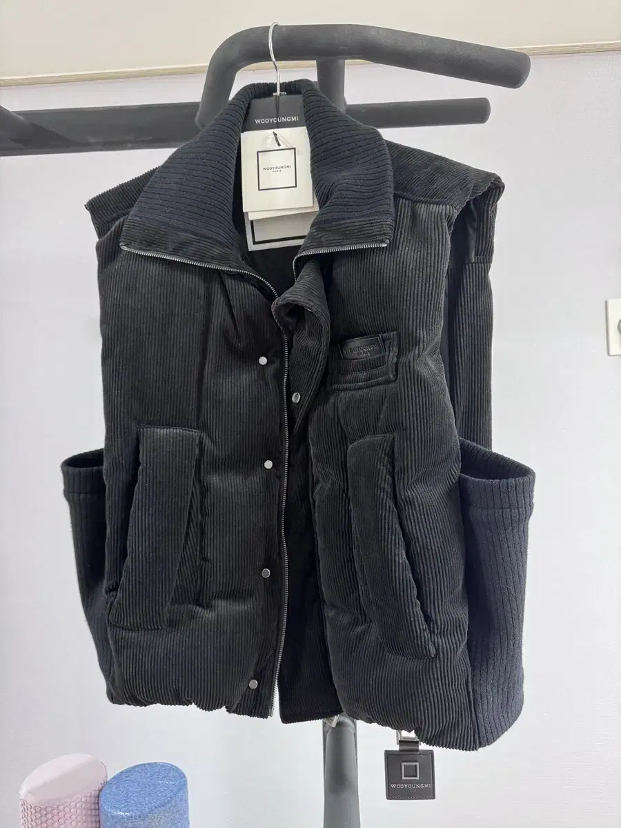 wooyoung 미 corduroy goose down vest padded 48size black sells