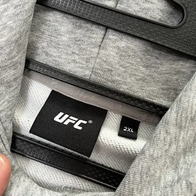 UFC 불가항력 후드티