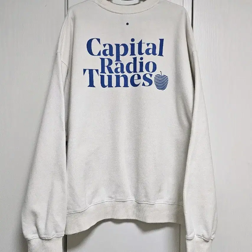 CAPITAL RADIO TUNES 맨투맨. 105,110사이즈. 박시핏