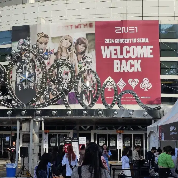 2NE1 콘서트 10/6(일) 막콘 스탠딩 삽니다