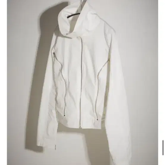 딥인블루 deformable zipper jacket white