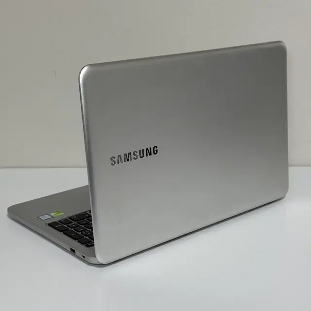 [016] 삼성 NT560XBV i5-8265U 노트북 판매합니다