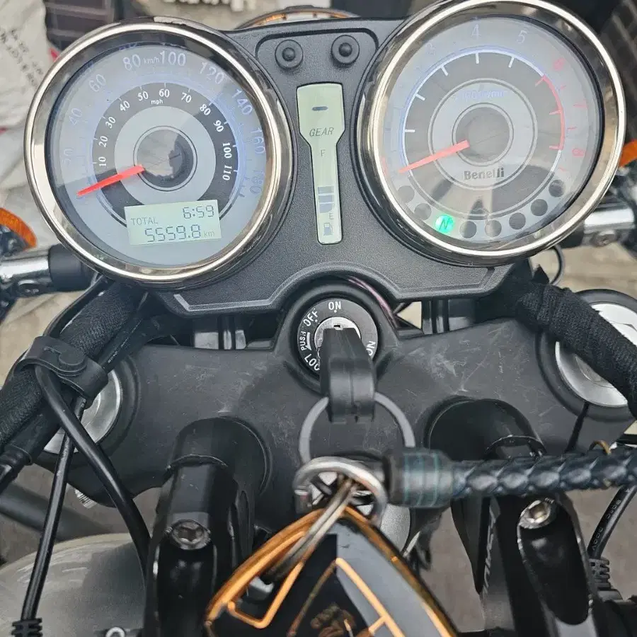 21년식 임페리알레400 베넬리 팝니다. 5900km+@