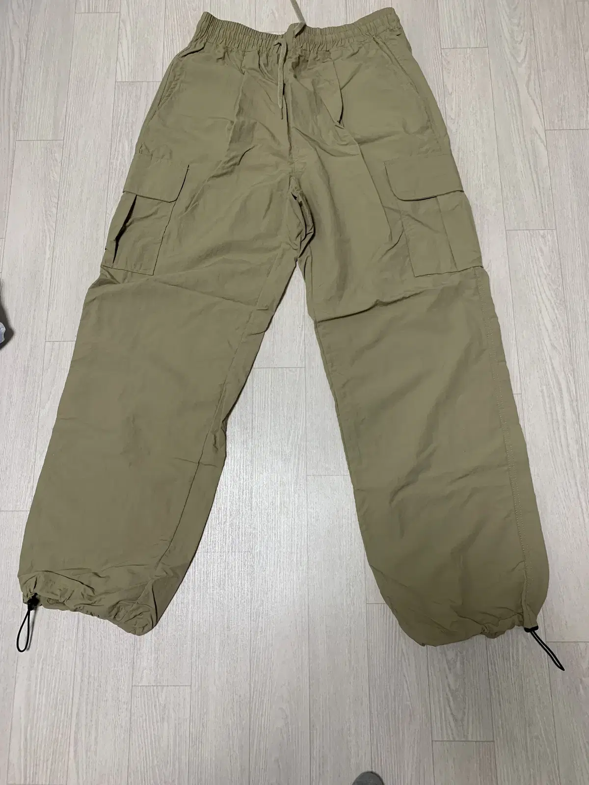 [Nylon] semi Wide-String Cargo Pants Beige Sells