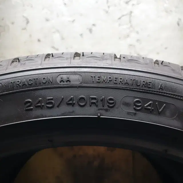 중고타이어 미쉐린 프라이머시 MXM4 245/40R19 94V 2본 세트