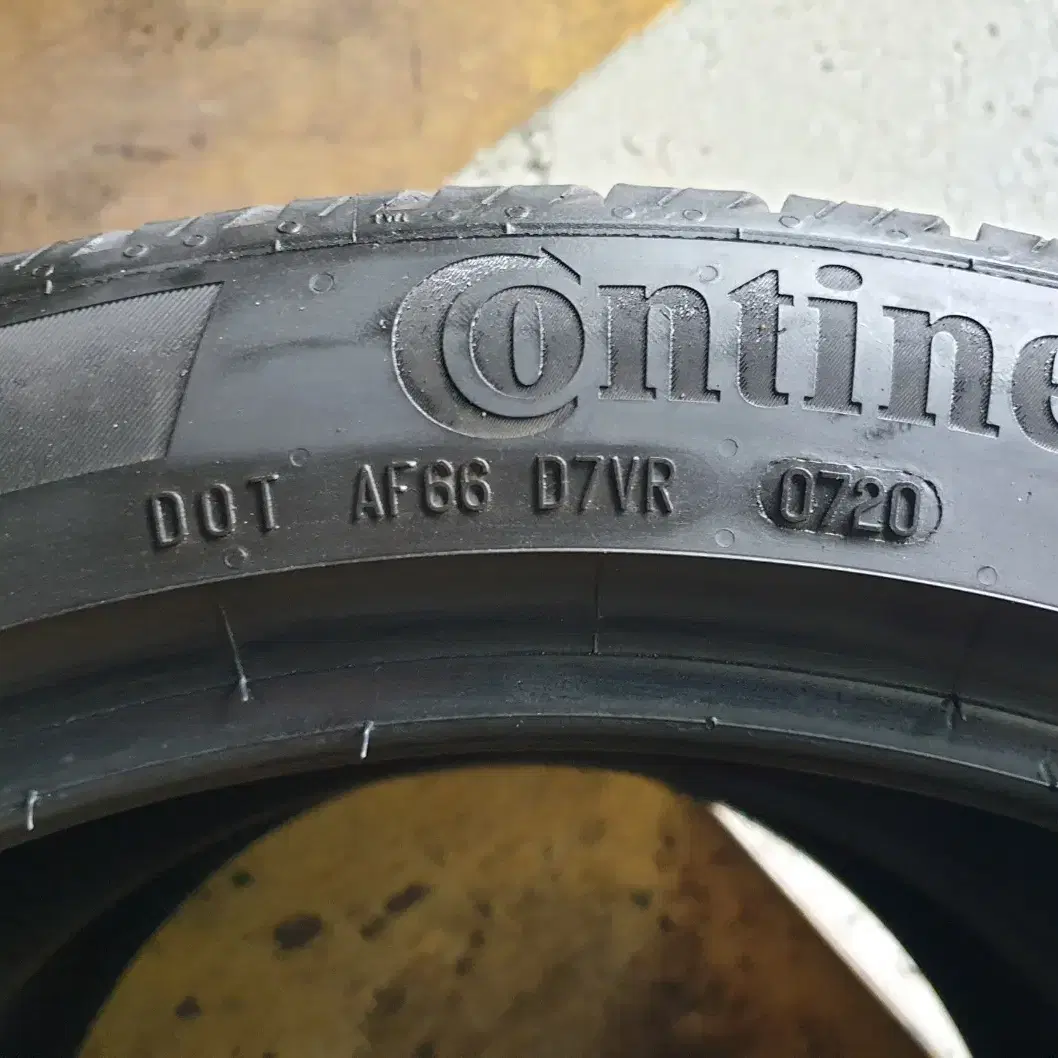 중고타이어 콘티넨탈 프로콘택트RX 245/40R19 94W 한대분 세트