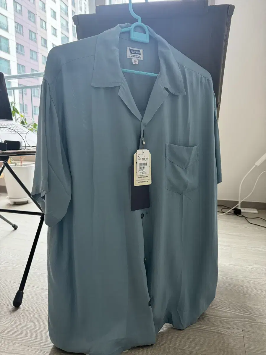 Farrow's Open Kara Shirt XL (runs small)