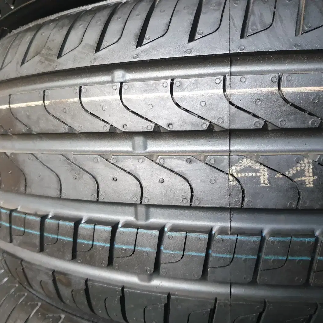 2255517 중고타이어 피렐리 신투라토P7 225/55R17 4개 세트